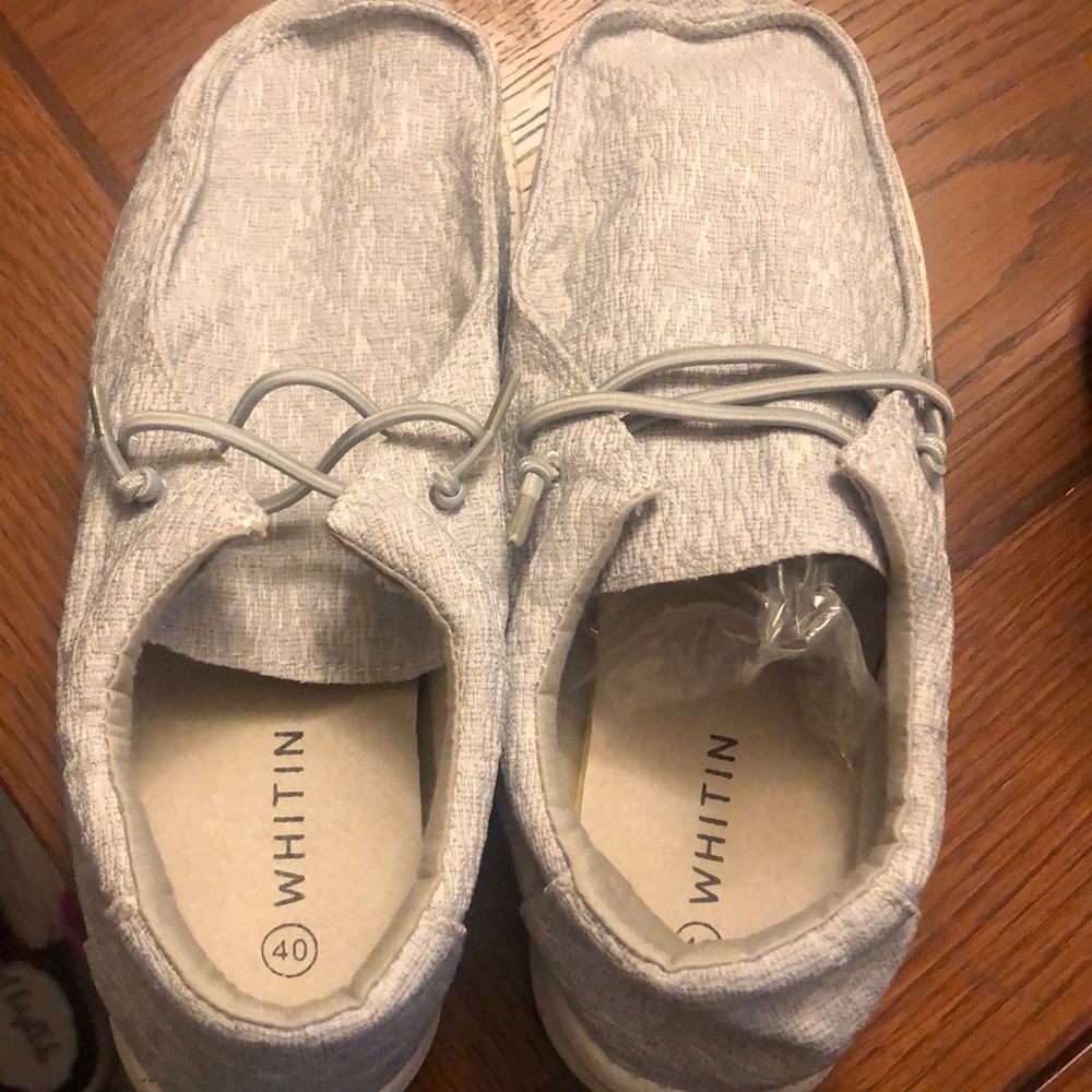 Amazon brand hey dude shoes brand new never worn.